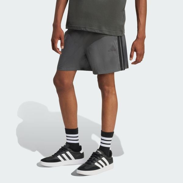 Szorty Essentials 3-Stripes Chelsea. Czarne krótkie spodenki sportowe Adidas, xl, bez wzorów, z materiału. Za 172.00 zł.