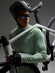 4F Longsleeve rowerowy szybkoschnący męski - turkusowy S. Niebieskie bezrękawniki 4F, l, bez wzorów, z dzianiny, bez ramiączek. Za 199.99 zł.