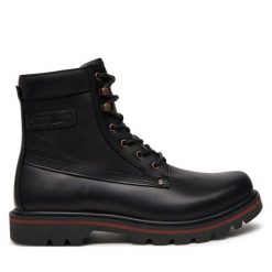 Kozaki CATerpillar. Czarne kozaki CATerpillar, bez wzorów, bez obcasa, bez zapięcia. Za 749.99 zł.