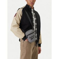 Saszetka Reebok. Szare saszetki i nerki Reebok, bez wzorów, małe, bez dodatków. Za 49.99 zł.