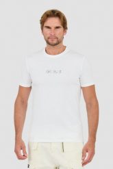 GUESS Biały t-shirt z haftowanym logo. Białe t-shirty Guess, l, z aplikacjami, bez kołnierzyka, bez ramiączek. W wyprzedaży za 129.99 zł.