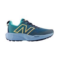 Buty New Balance FuelCell Venym niebieskie. Niebieskie buty do biegania New Balance, bez wzorów, z gumy, bez zapięcia, do biegania. W wyprzedaży za 556.65 zł.