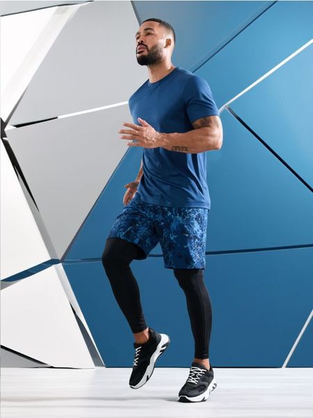 Szorty SNSY PERFORMANCE - wielobarwny. Krótkie spodenki sportowe Sinsay, m, bez wzorów, z gumy. W wyprzedaży za 19.99 zł.