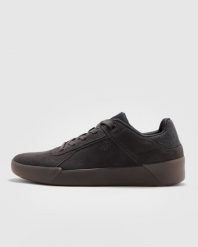 4F Buty lifestyle sneakersy OAK skórzane męskie - szare 40. Szare buty sportowe casual 4F, bez wzorów, z gumy, bez zapięcia. W wyprzedaży za 139.99 zł.
