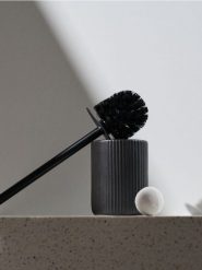 Szczotka toaletowa z ryflowaniem - czarny. Perfumy męskie Sinsay. Za 25.99 zł.