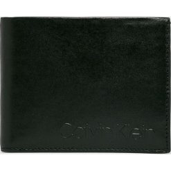 Calvin Klein - Portfel skórzany. Czarne portfele CALVIN KLEIN, bez wzorów, z materiału. W wyprzedaży za 179.90 zł.