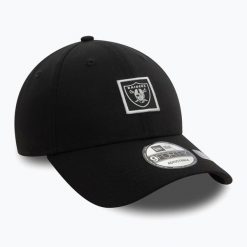 Czapka z daszkiem New Era Metallic Patch 9FORTY Las Vegas Raiders. Czarne czapki z daszkiem New Era, na zimę, bez wzorów. Za 119.99 zł.
