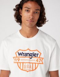 MESKA KOSZULKA WRANGLER GRAPHIC TEE WORN WHITE 112330884. Białe t-shirty Wrangler, l, bez wzorów, bez kołnierzyka, bez ramiączek. Za 79.99 zł.