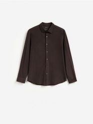 Gładka koszula slim fit - ciemnobrązowy. Brązowe koszule Reserved, l, bez wzorów, z bawełny, bez kołnierzyka, bez ramiączek. Za 129.99 zł.