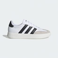 Buty Barreda. Białe buty trekkingowe Adidas, bez wzorów, ze skóry, bez zapięcia. Za 279.00 zł.