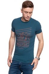 MUSTANG Aaron C Print 1009979 5243. T-shirty Mustang, m, bez wzorów, bez kołnierzyka, bez ramiączek. Za 69.99 zł.