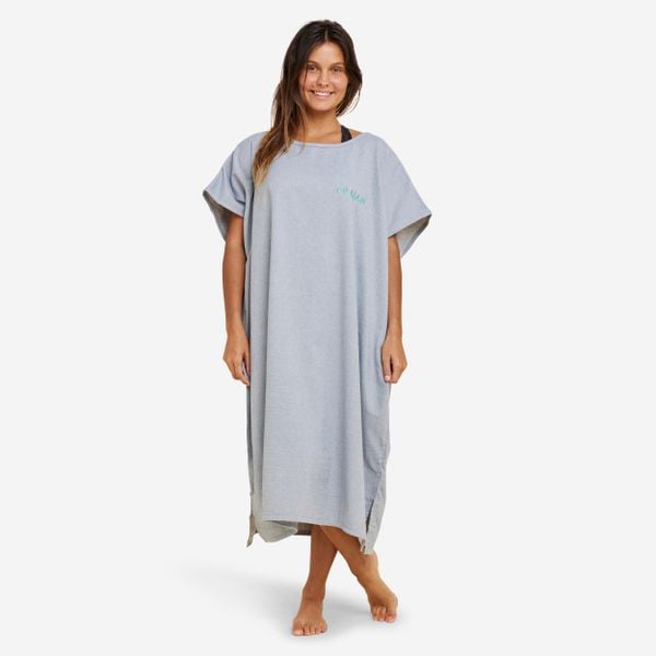 Ponczo plażowe Olaian 100. Niebieskie szlafroki Decathlon, m, bez wzorów, z bawełny, bez ramiączek, bez kaptura. Za 69.99 zł.