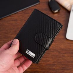 Męski portfel skórzany pionowy klasyczny RFiD duży czarny carbon premium Beltimore P04. Czarne portfele bez wzorów. Za 69.90 zł.