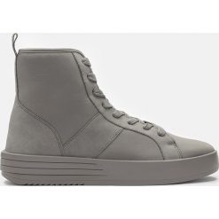 Szare sneakersy męskie. Buty sportowe casual marki Kazar. Za 469.00 zł.