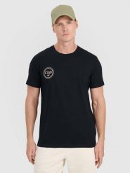 4F T-shirt regular z nadrukiem męski - czarny S. Czarne t-shirty 4F, m, bez wzorów, z bawełny, bez kołnierzyka, bez ramiączek. W wyprzedaży za 39.99 zł.