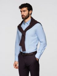 Klasyczna bawełniana męska koszula REGULAR - błękitna V1. Niebieskie koszule Ombre Clothing, m, bez wzorów, z bawełny, bez kołnierzyka, bez ramiączek. Za 189.99 zł.