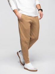 Spodnie męskie dresowe ze ściągaczem przy nogawce BASIC jogger - brązowe V2 - Rozmiar: L. Brązowe joggery i bojówki Ombre Clothing, l, z aplikacjami, z bawełny. W wyprzedaży za 118.99 zł.