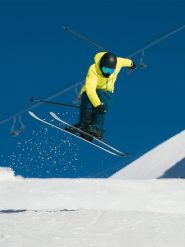 4F Kurtka narciarska membrana 10000 męska - zielona L. Zielone kurtki narciarskie i snowboardowe 4F, na zimę, l, bez wzorów, z materiału, bez kaptura. Za 799.99 zł.