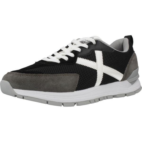 Buty MUNICH VERSATILE 33 Czarny. Czarne buty trekkingowe munich, bez wzorów, ze skóry, bez zapięcia. Za 373.99 zł.