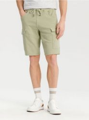 Szorty jeansowe jogger - zielony. Zielone krótkie spodenki sportowe Sinsay, l, bez wzorów, z bawełny. W wyprzedaży za 27.99 zł.