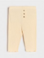 Legginsy z prążkowanej dzianiny - kremowy. Białe legginsy długie sportowe Sinsay, l, bez wzorów, z dzianiny. W wyprzedaży za 7.99 zł.