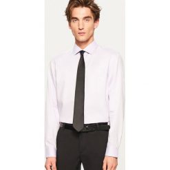 Koszula regular fit - Fioletowy. Koszule marki Under Armour. W wyprzedaży za 39.99 zł.