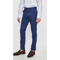 Tommy Hilfiger - Spodnie Denton. Niebieskie eleganckie spodnie Tommy Hilfiger, na co dzień, bez wzorów, z bawełny, casualowe. W wyprzedaży za 359.90 zł.