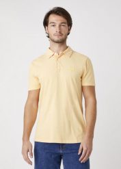 MĘSKI T-SHIRT WRANGLER SS GD POLO LOVELY MANGO W7ANDBA11 112131353. Koszulki polo Wrangler, m, bez wzorów, bez kołnierzyka, bez ramiączek. Za 99.99 zł.