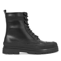 Kozaki Calvin Klein. Czarne kozaki CALVIN KLEIN, bez wzorów, bez obcasa, bez zapięcia. Za 1,099.00 zł.