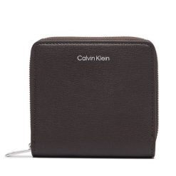 Portfel Calvin Klein. Brązowe portfele CALVIN KLEIN, bez wzorów. Za 249.99 zł.