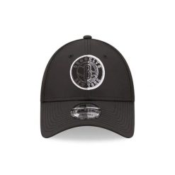 Czapka z daszkiem New Era 9Forty Mesh. Czarne czapki z daszkiem New Era, bez wzorów, z meshu. Za 212.50 zł.