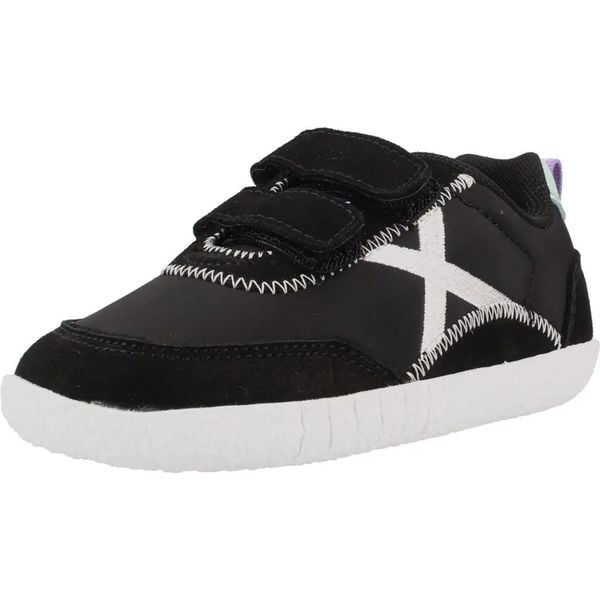 Buty MUNICH SPORT 8028030M Czarny. Czarne buty turystyczne munich, bez wzorów, ze skóry, bez zapięcia, na fitness i siłownię. Za 180.99 zł.