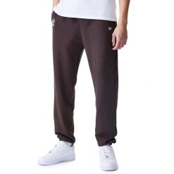 Spodnie New Era Mlb Midi Le Jogger Bb Neyyan Brs Dorośli. Brązowe joggery i bojówki New Era, m, bez wzorów. Za 214.00 zł.