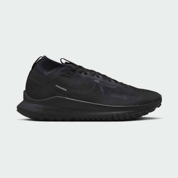 NIKE REACT PEGASUS TRAIL 4 GORE-TEX Buty do biegania męskie. Czarne buty do biegania Nike, bez wzorów, z gore-texu, bez zapięcia, do biegania, gore-tex. Za 499.99 zł.