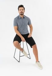 Bawełniane krótkie spodenki P-DENZ. Czarne szorty Volcano, m, bez wzorów, z bawełny, klasyczne, z standardowym stanem. Za 159.99 zł.