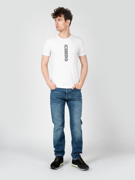 Iceberg T-Shirt "C-Neck" | F013639A | Mężczyzna | Biały. Białe t-shirty ICEBERG, l, bez wzorów, z bawełny, bez kołnierzyka, bez ramiączek. W wyprzedaży za 359.00 zł.