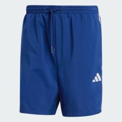 Szorty Essentials 3-Stripes Chelsea. Białe krótkie spodenki sportowe Adidas, m, bez wzorów, z materiału. Za 119.00 zł.
