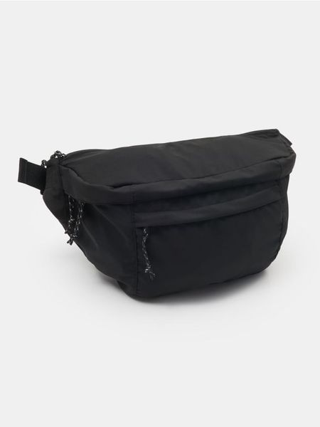 Saszetka z paskiem regulowanym - czarny. Czarne torby na ramię Sinsay, bez wzorów, małe, bez dodatków. Za 39.99 zł.