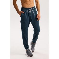 Męskie spodnie dresowe Rough Radical Dynamic Pro Joggers Men. Czarne joggery i bojówki ROUGH RADICAL, m, bez wzorów, z dresówki, sportowe. W wyprzedaży za 144.42 zł.