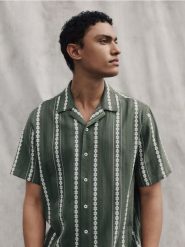 Wzorzysta koszula regular fit - ciemnozielony. Zielone koszule Reserved, l, bez wzorów, z bawełny, bez kołnierzyka, bez ramiączek. Za 119.99 zł.