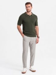 Męskie spodnie chino REGULAR FIT z gumką w pasie – szaro-beżowe V1 - Rozmiar: M. Szare eleganckie spodnie Ombre Clothing, na co dzień, l, z bawełny, casualowe. W wyprzedaży za 219.99 zł.