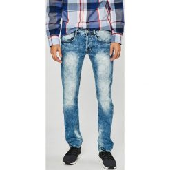 Guess Jeans - Jeansy Vermont. Jeansy marki Guess Jeans. W wyprzedaży za 239.90 zł.