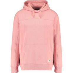Lee HOODY Bluza z kapturem faded pink. Bluzy z kapturem marki Lee, m, z bawełny, z kapturem. W wyprzedaży za 233.10 zł.