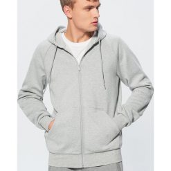 Rozpinana bluza Basic z kapturem - Jasny szary. Bluzy z kapturem marki Cropp. Za 89.99 zł.