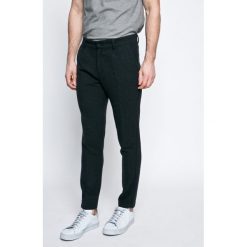 Only & Sons - Spodnie. Spodnie materiałowe Only & Sons. W wyprzedaży za 79.90 zł.