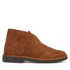 Trzewiki Clarks. Brązowe botki sznurowane Clarks, bez wzorów, bez obcasa, bez zapięcia. Za 539.99 zł.