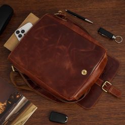 Torba męska skórzana na ramię zgrabna elegancka Beltimore brązowa N23. Brązowe torby na ramię bez wzorów, na ramię, bez dodatków. Za 199.99 zł.