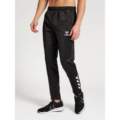 Spodnie do biegania Hummel Core XK Poly. Czarne szorty Hummel, bez wzorów, sportowe. Za 203.50 zł.