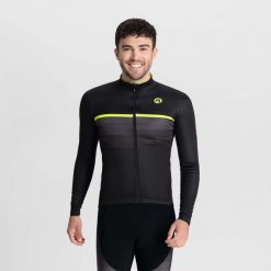 Kurtka rowerowa męska Rogelli HERO II. Czarne kurtki Rogelli, l, bez wzorów, z softshellu, bez kaptura. W wyprzedaży za 442.00 zł.