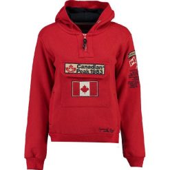 Bluza "Galapagos" w kolorze czerwonym. Bluzy z kapturem marki Canadian Peak, m, z aplikacjami, prążkowane, z kapturem. W wyprzedaży za 165.95 zł.